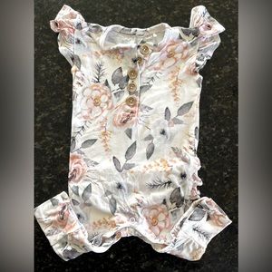 Posh peanut Short sleeved ruffle romper 3-6 months Like New condition
